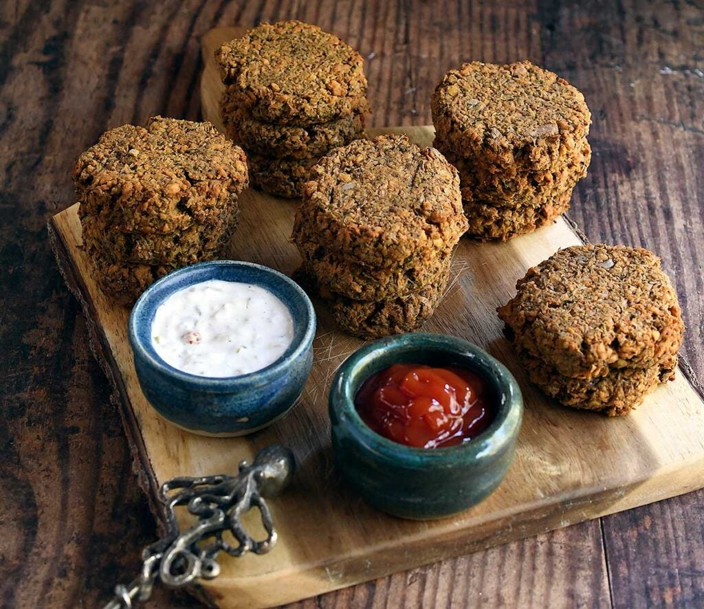 Soy curl and jackfruit crab cakes ready to serve to your guests.