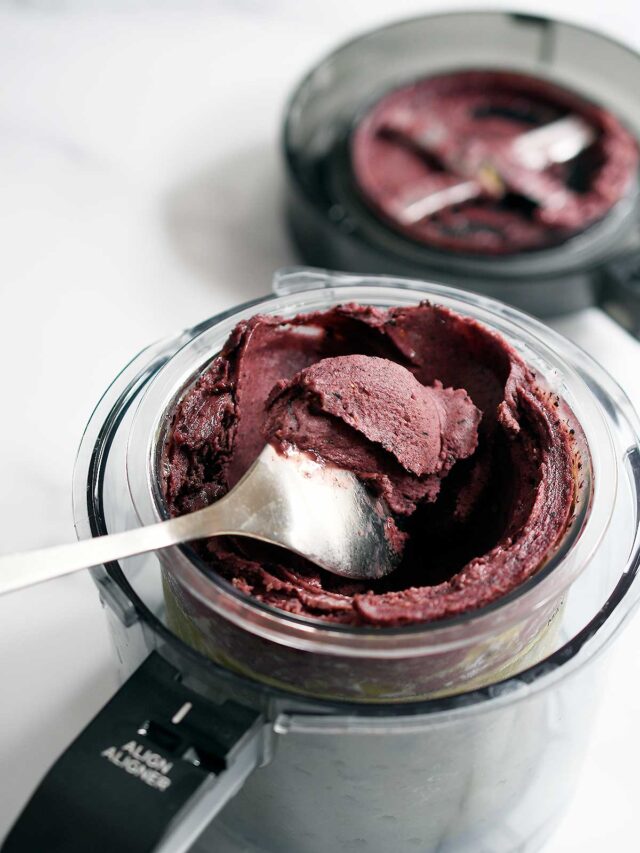 Healthy Ninja Creami Recipe: Matcha Ice Cream with Blueberries